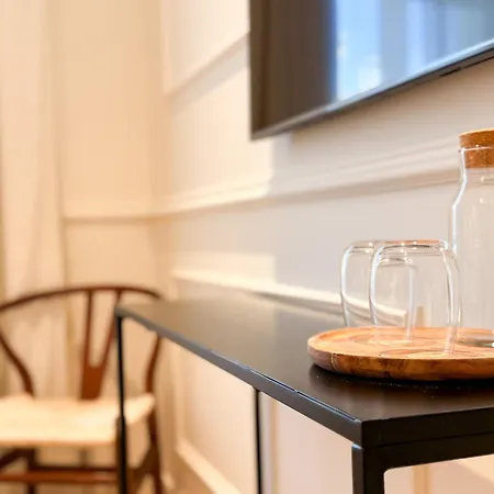 Apartament 12b - Facing Port & Town Hall *