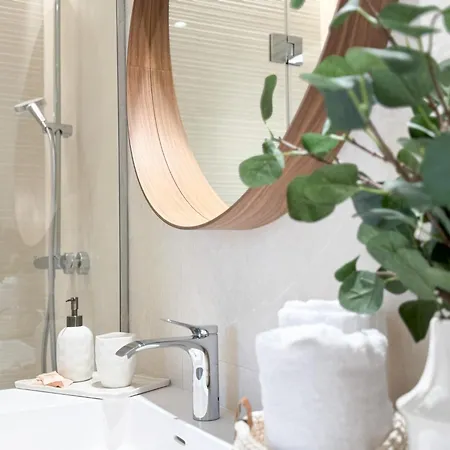 Apartament 12b - Facing Port & Town Hall