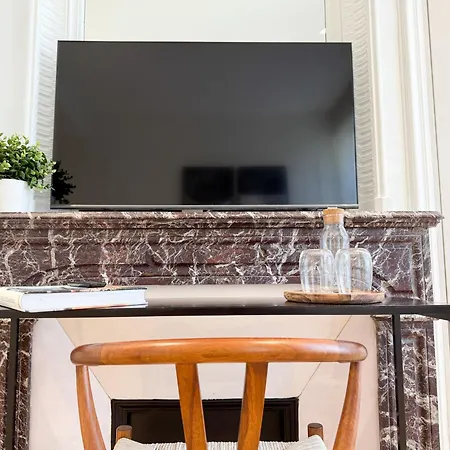 12b - Facing Port & Town Hall