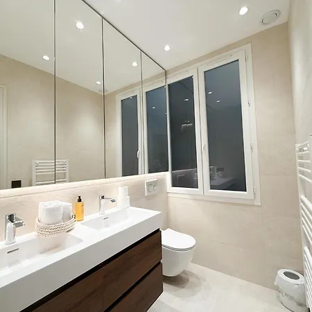 Apartament 12b - Facing Port & Town Hall