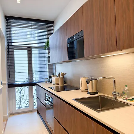 12b - Facing Port & Town Hall Cannes