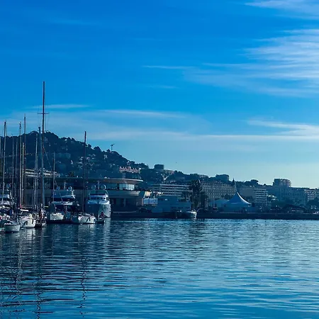 Appartement 12b - Facing Port & Town Hall