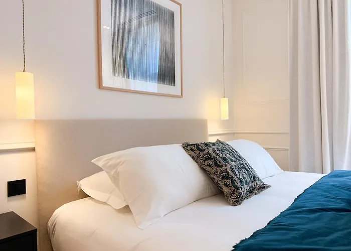 12b - Facing Port & Town Hall Appartement Cannes