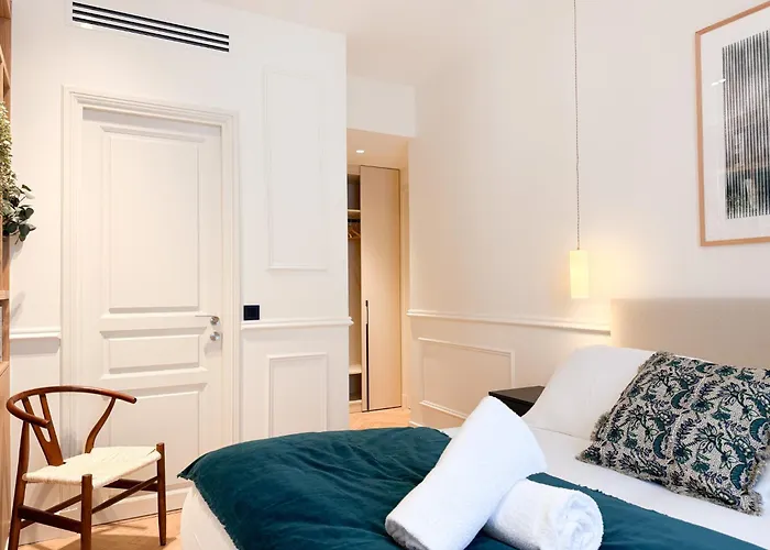 Appartement 12b - Facing Port & Town Hall