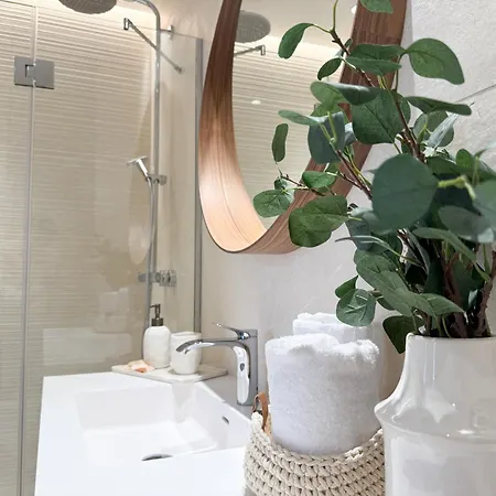 Lägenhet 12b - Facing Port & Town Hall