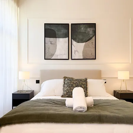 12b - Facing Port & Town Hall Lägenhet