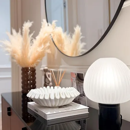 Lägenhet 12b - Facing Port & Town Hall *