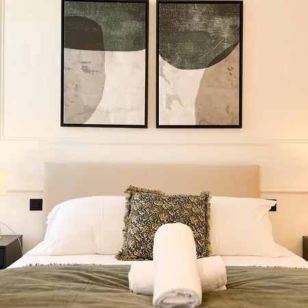 Lägenhet 12b - Facing Port & Town Hall