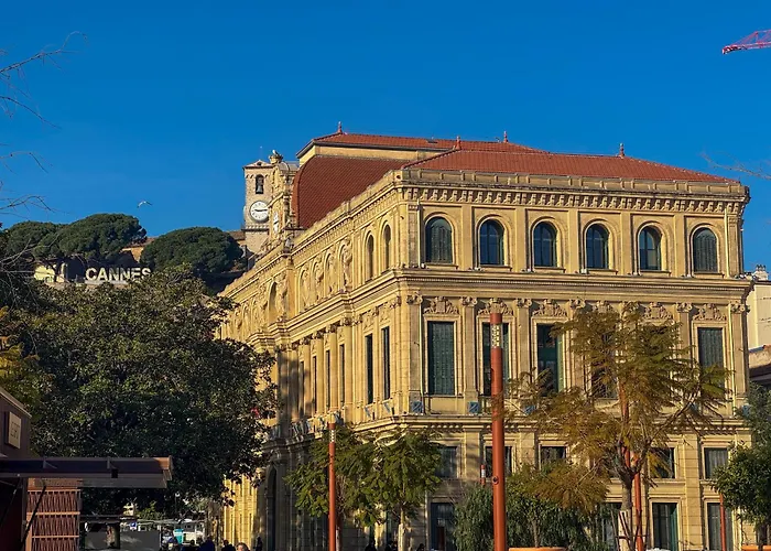 Apartman 12b - Facing Port & Town Hall
