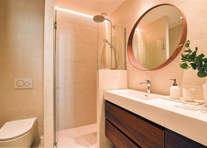 12b - Facing Port & Town Hall Apartman Cannes