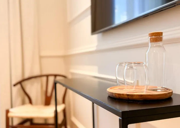 Apartman 12b - Facing Port & Town Hall *